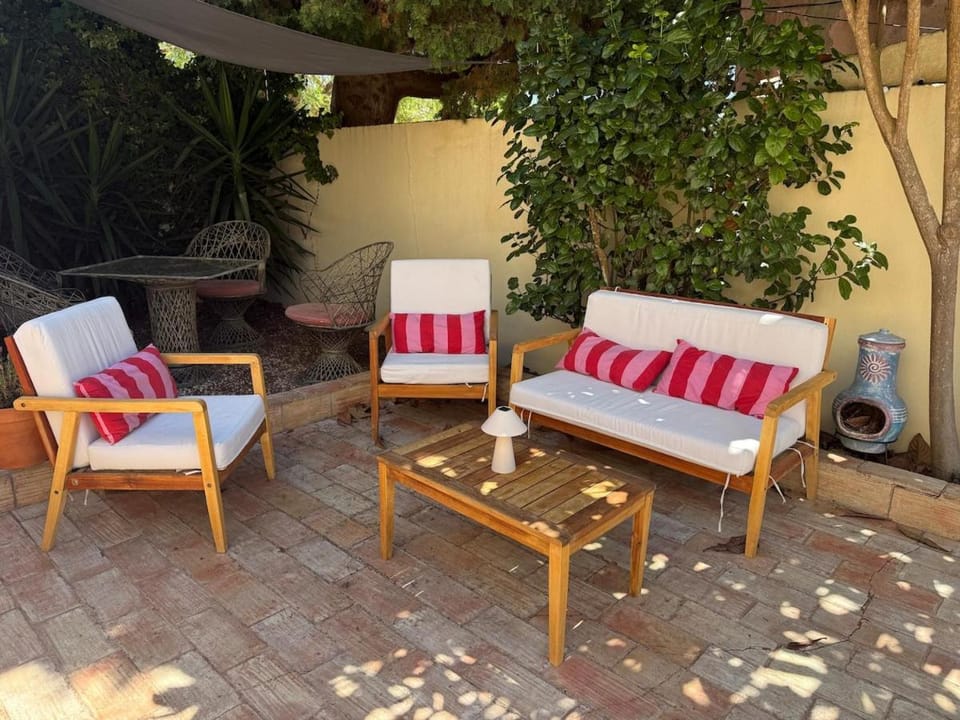 Patio, Day, Garden, Balcony/Terrace, Living room, Seating area, sunbed