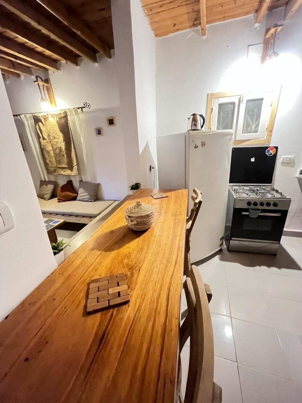 Kitchen or kitchenette, Dining area