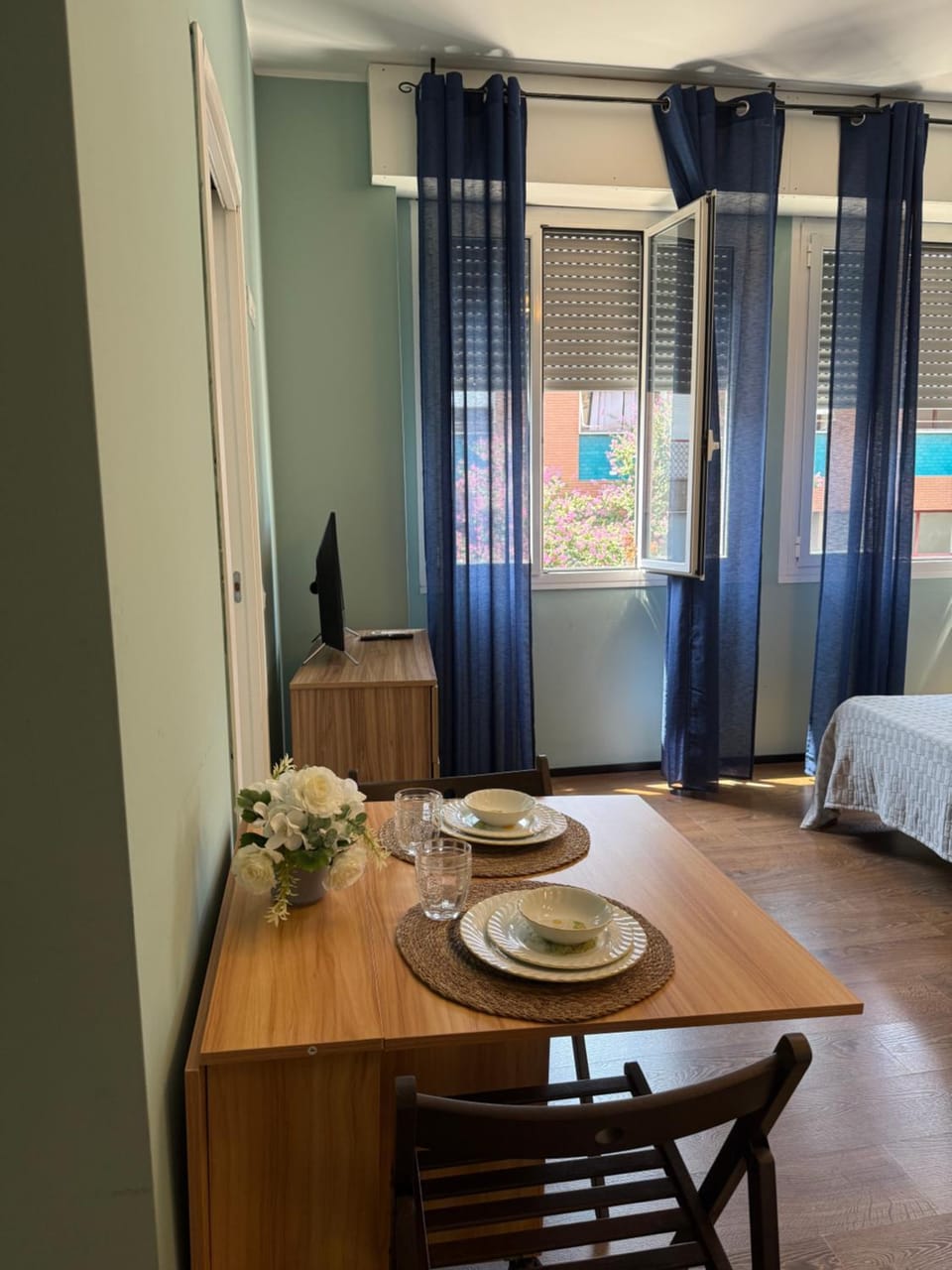 TV and multimedia, Dining area