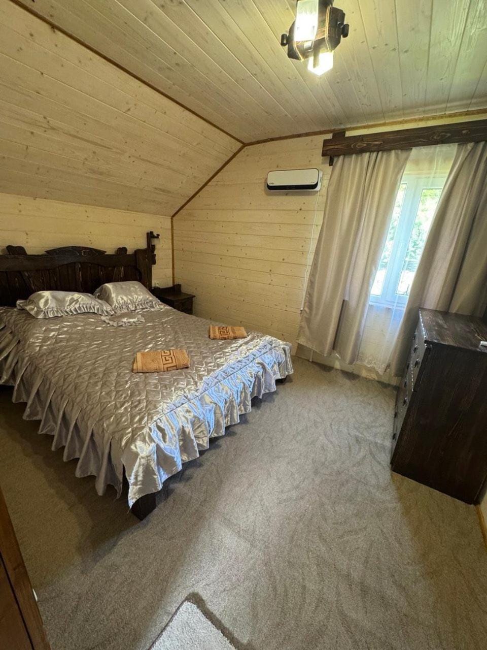 Bed, Photo of the whole room