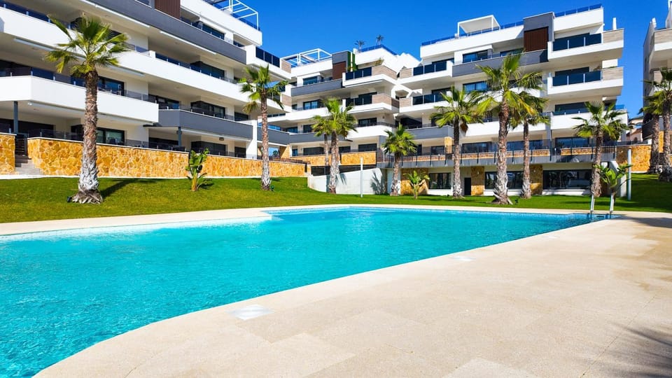 Property building, Day, Pool view, Swimming pool