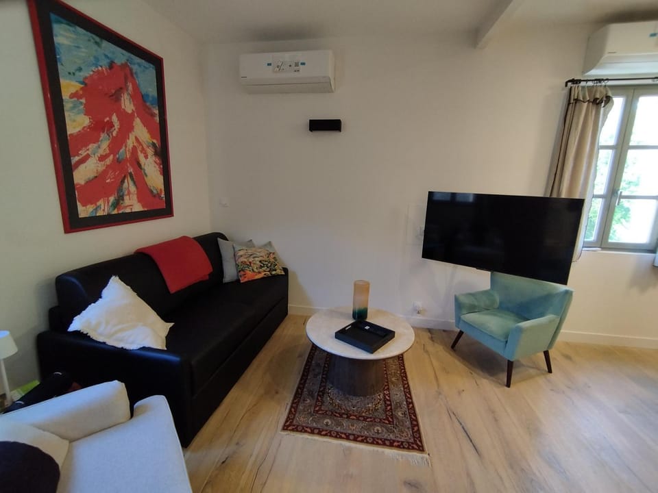 TV and multimedia, Living room, air conditioner