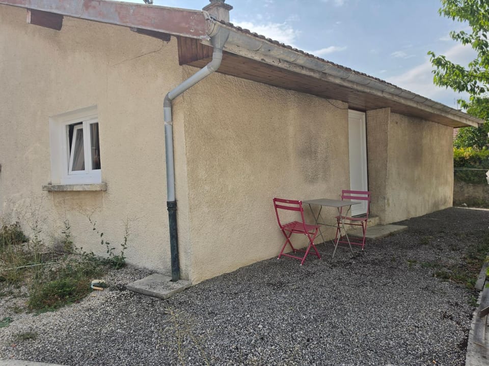 Maison au calme avec parking Oyonnax House in Oyonnax