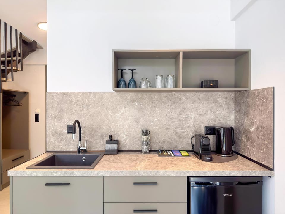 Coffee/tea facilities, Kitchen or kitchenette, internet, air conditioner