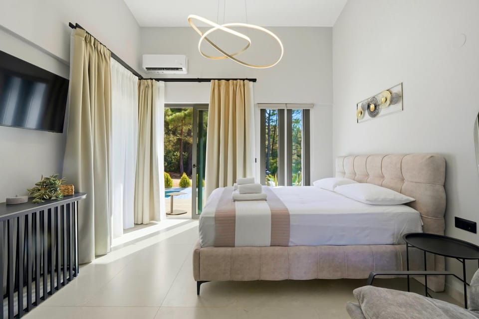 Bed, TV and multimedia, Photo of the whole room, Bedroom, internet, towels, air conditioner