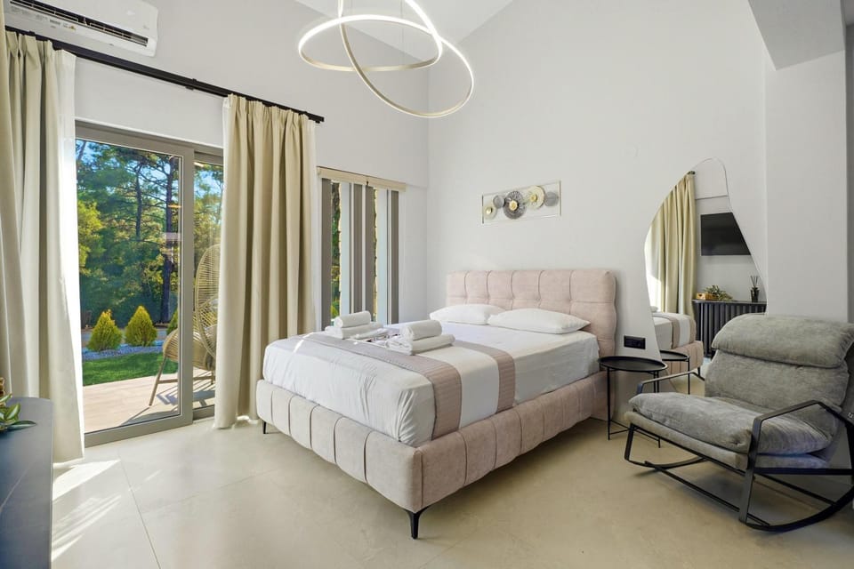 Bed, TV and multimedia, Photo of the whole room, Bedroom, internet, towels, air conditioner