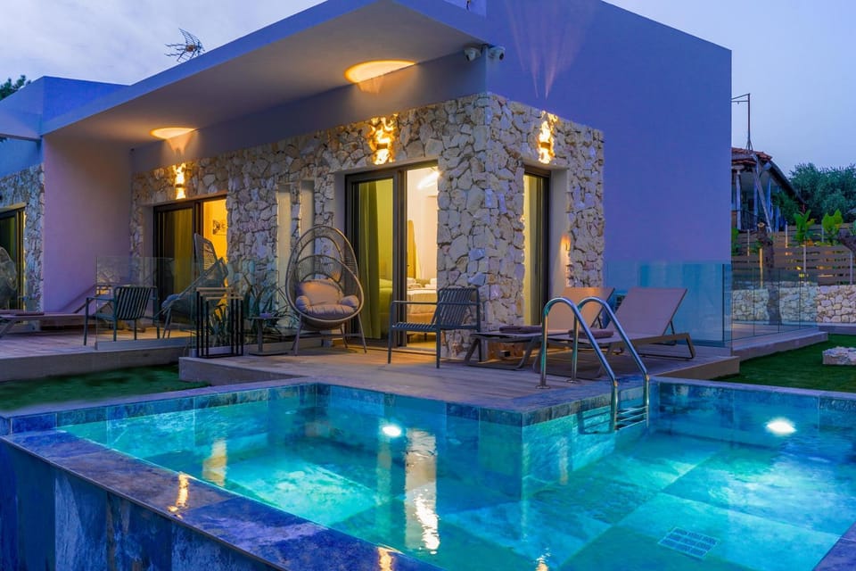 Property building, Patio, Natural landscape, Pool view, Swimming pool, sunbed