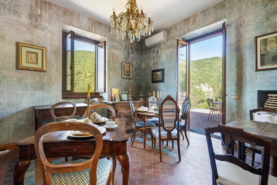 Palazzo Degli Angeli Bed and Breakfast in Province of Massa and Carrara