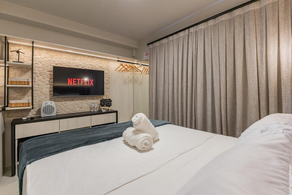 Bed, TV and multimedia, Photo of the whole room