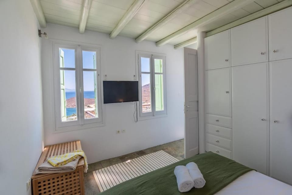 TV and multimedia, Photo of the whole room, Bedroom, wardrobe