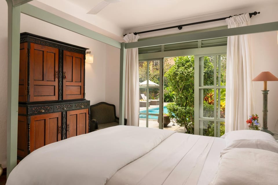 Bedroom, Pool view