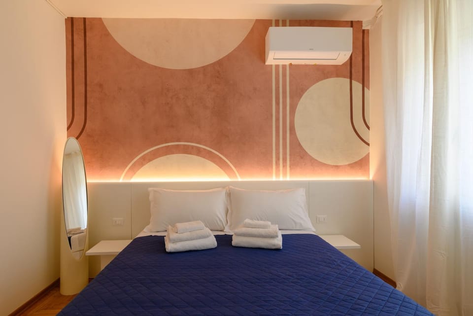 Bed, Photo of the whole room, Bedroom, towels, air conditioner