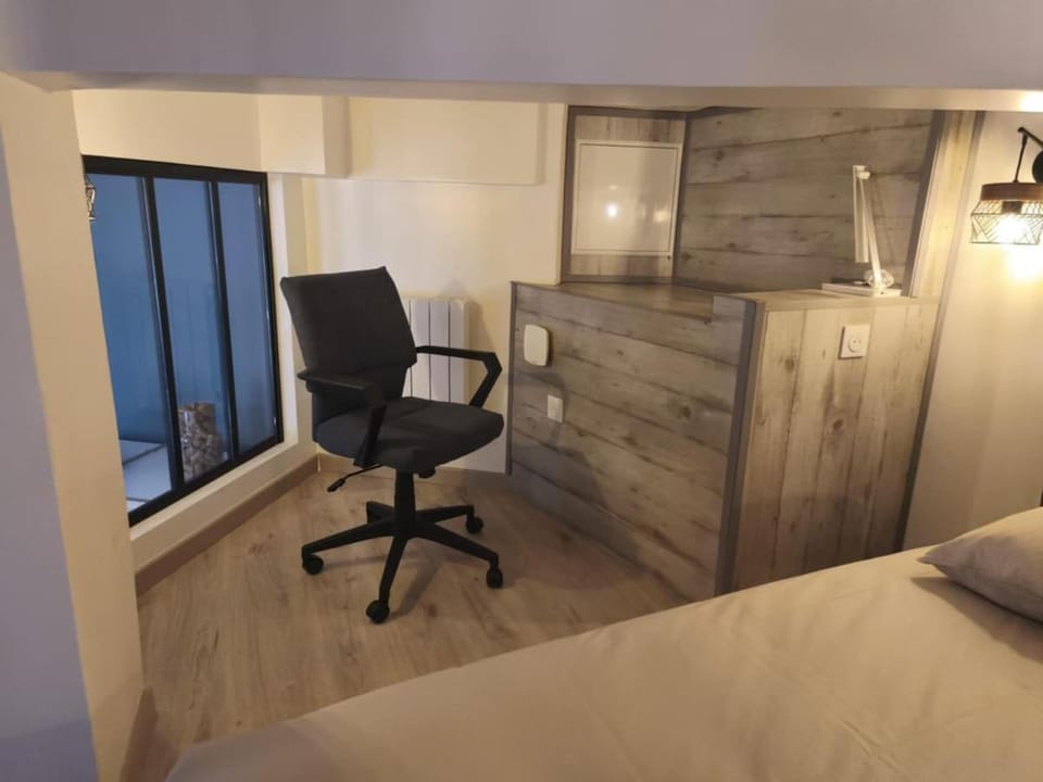 Renovated loft Historic Center Place Pie Apartment in Avignon