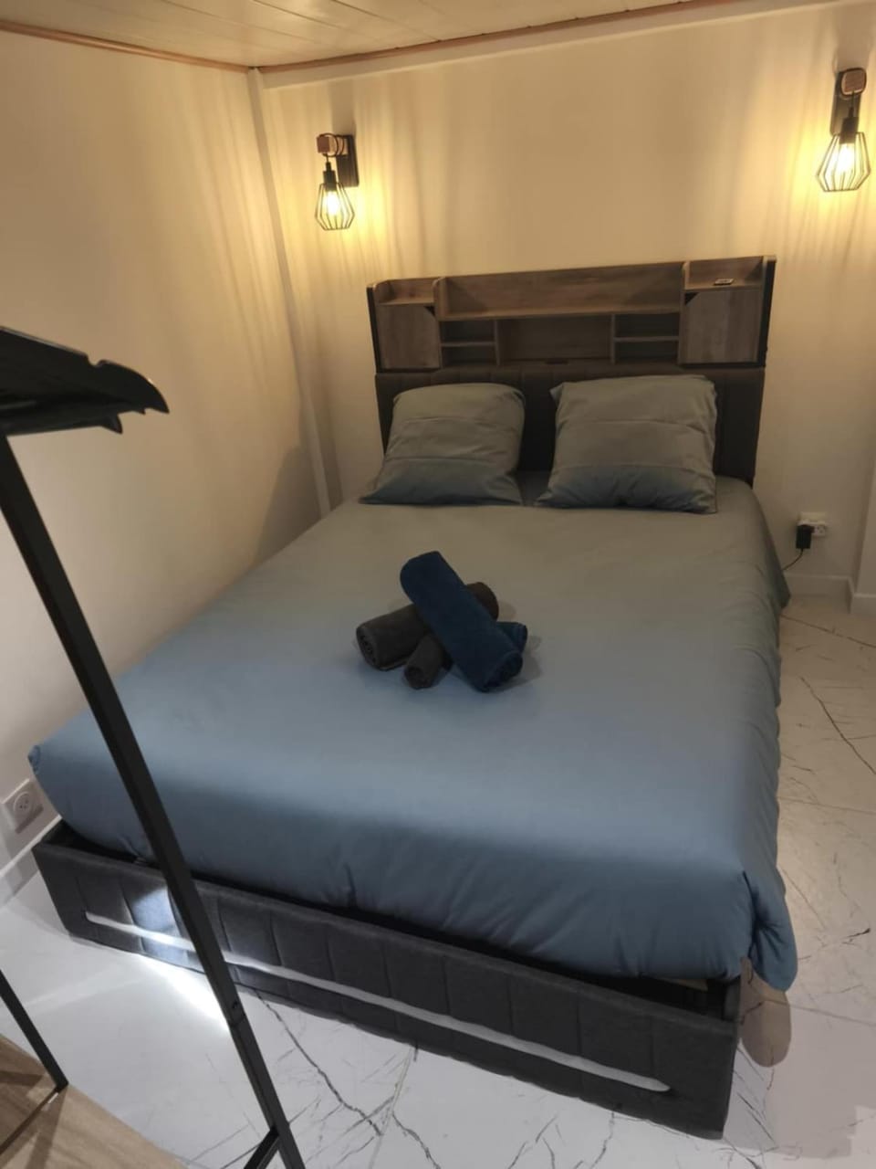 Renovated loft Historic Center Place Pie Apartment in Avignon
