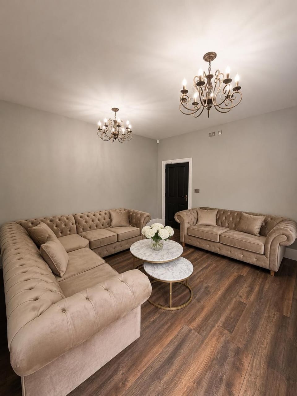 7 Bed, 7 BR Victorian Accom - Sleeps 14 Villa in Walsall