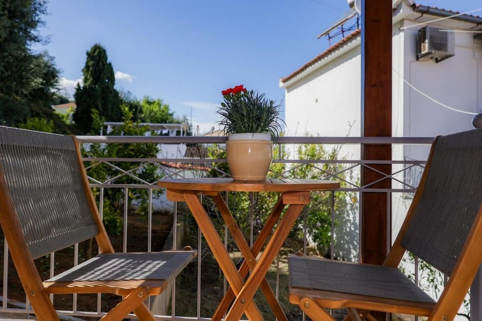 Corvus Corone Apartment in Messenia
