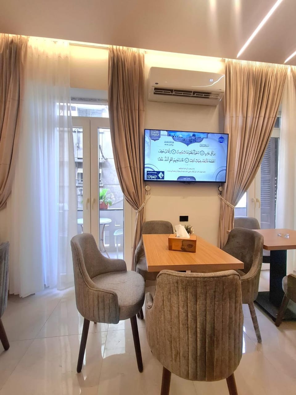 Restaurant/places to eat, Dining area