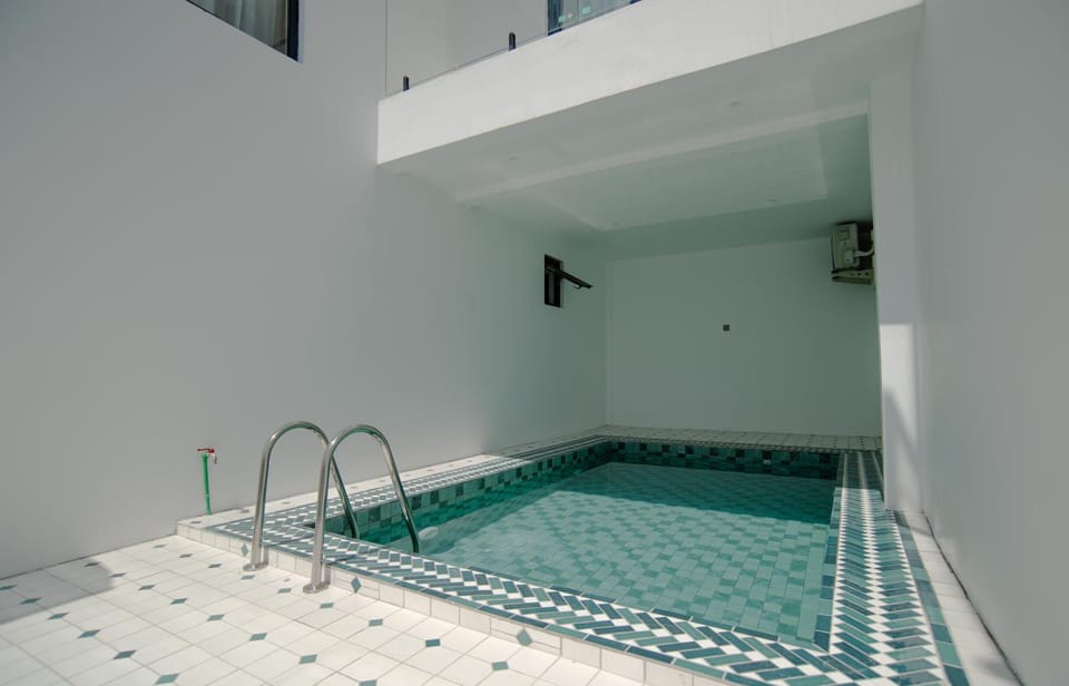 Swimming pool, Swimming pool
