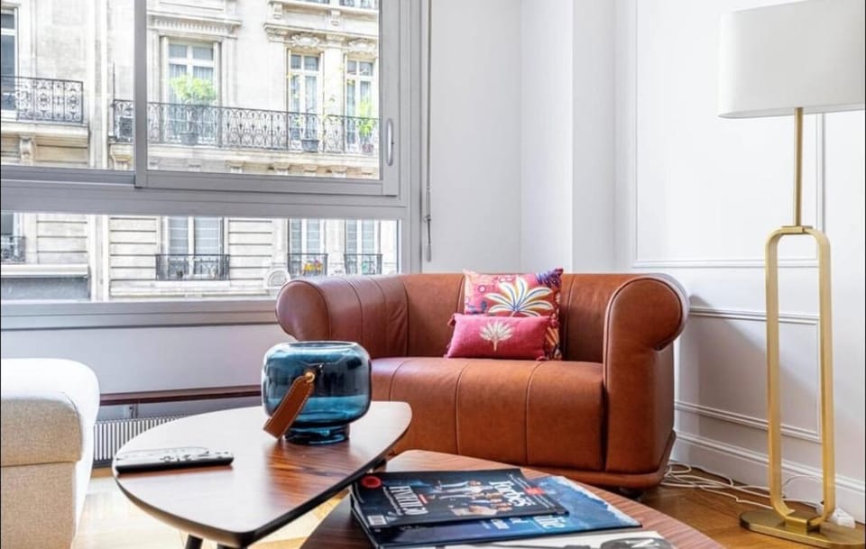 Parisian Luxe 2BR Walk to Arc de Triomphe-Champs Apartment in Paris