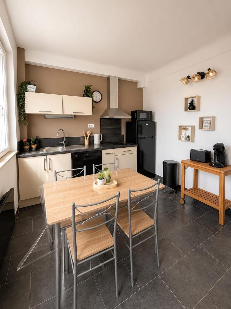 Kitchen or kitchenette, Dining area, dishwasher, stove