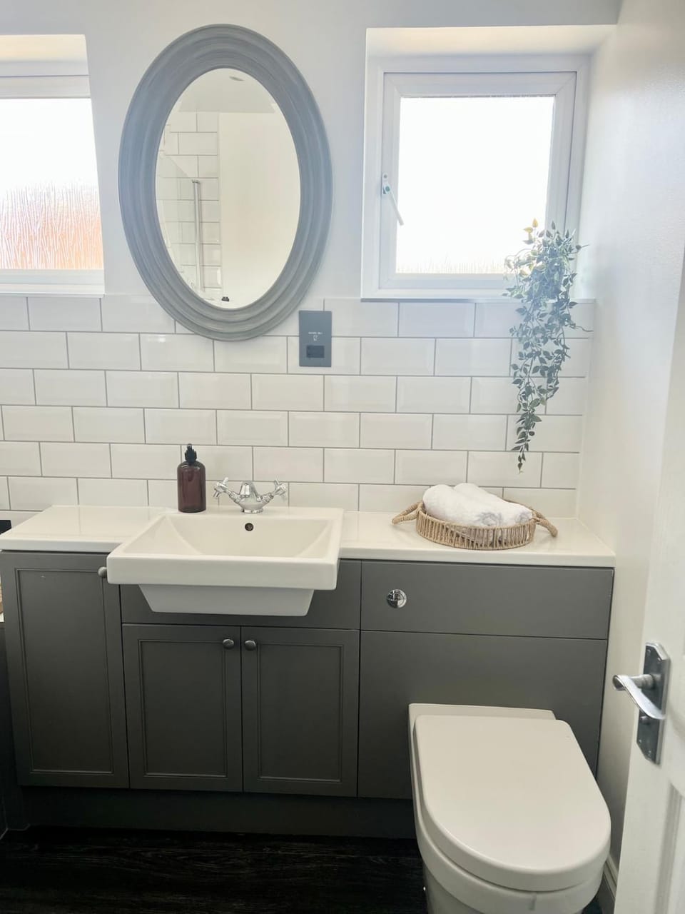 Stylish 3-Bed Stamford Home with Driveway House in South Kesteven District
