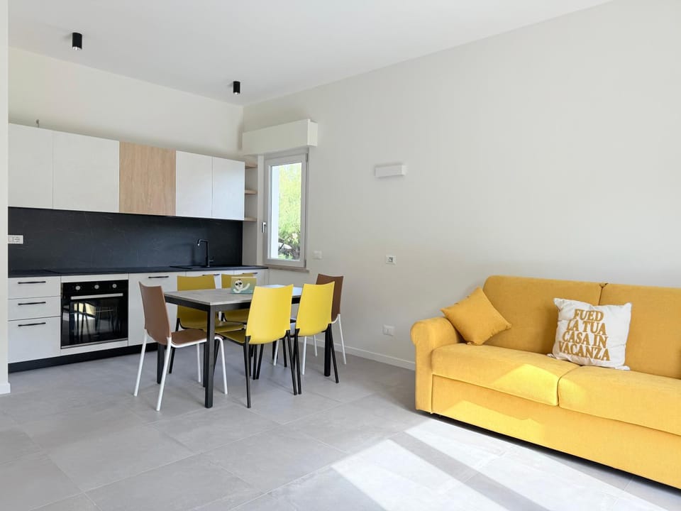 S372 - Sirolo, comodo bilocale con aria condizionata e posto auto Apartment in Numana
