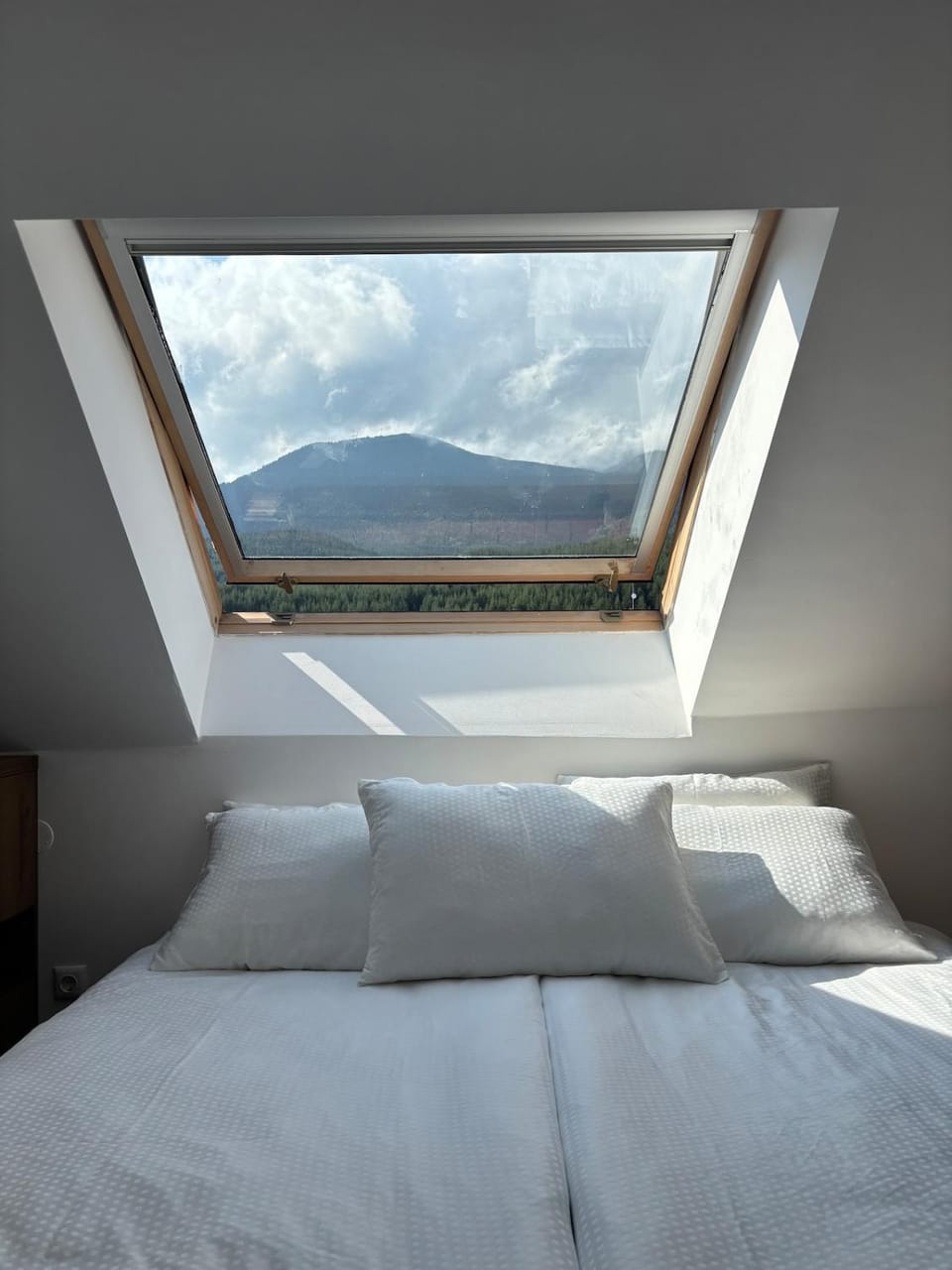 Bed, Bedroom, Mountain view