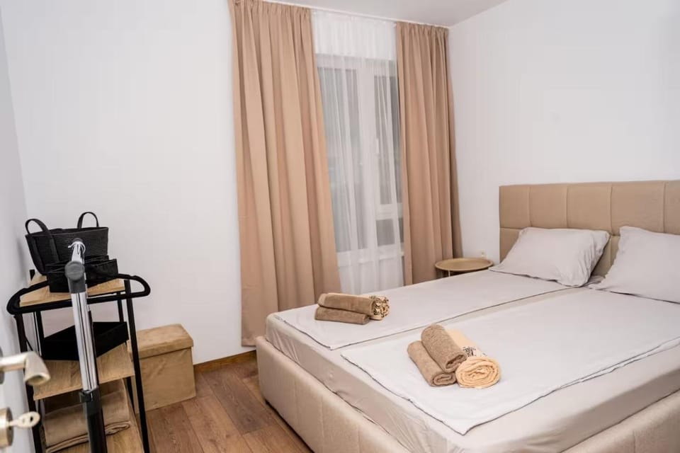 Bed, Bedroom, towels