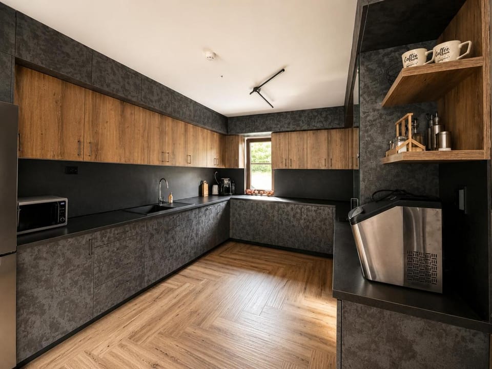 Coffee/tea facilities, Kitchen or kitchenette, oven