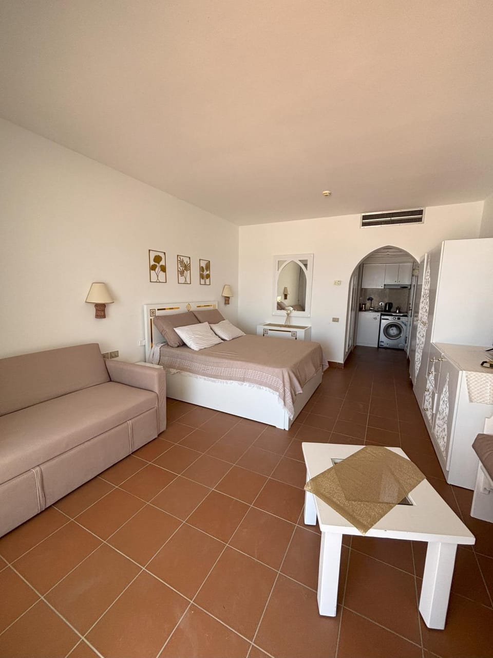 Bed, Living room, Photo of the whole room, Bedroom