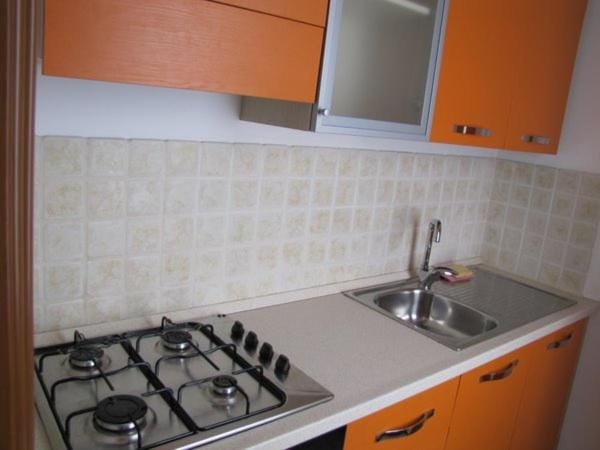 Kitchen or kitchenette, pet friendly, stove