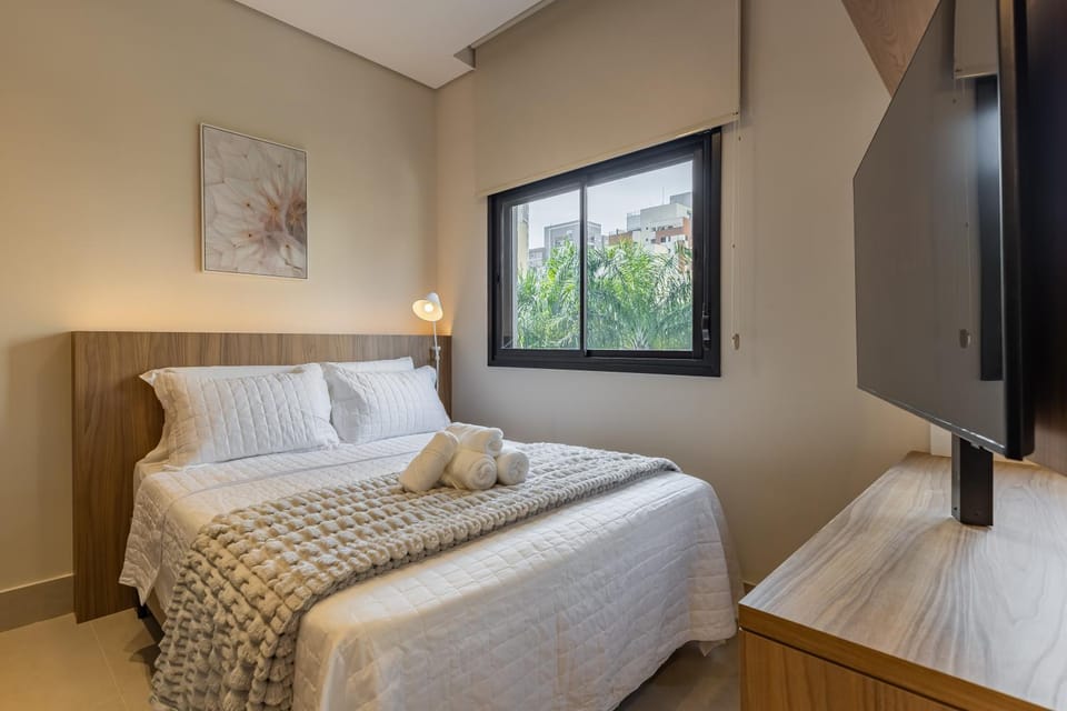 Bed, TV and multimedia, Photo of the whole room, Bedroom, towels
