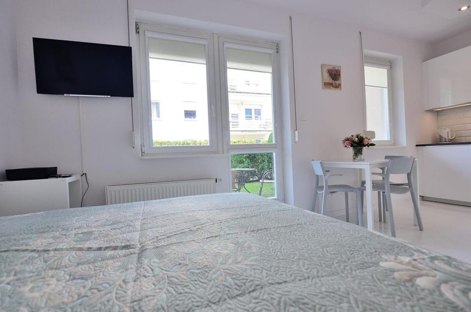 TV and multimedia, Kitchen or kitchenette, Seating area