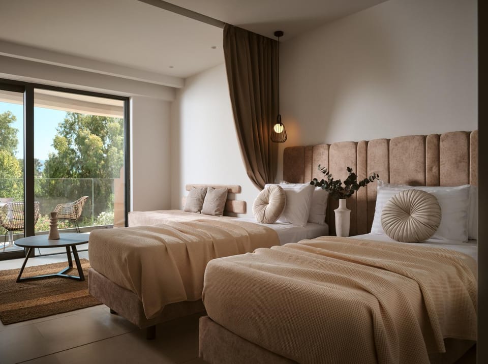 Bed, Seating area