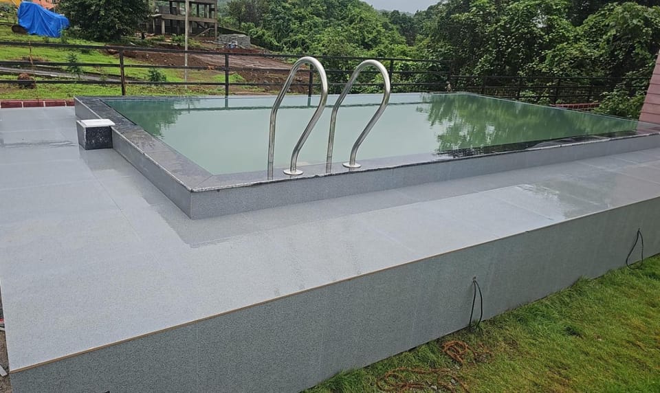 Swimming pool, Swimming pool