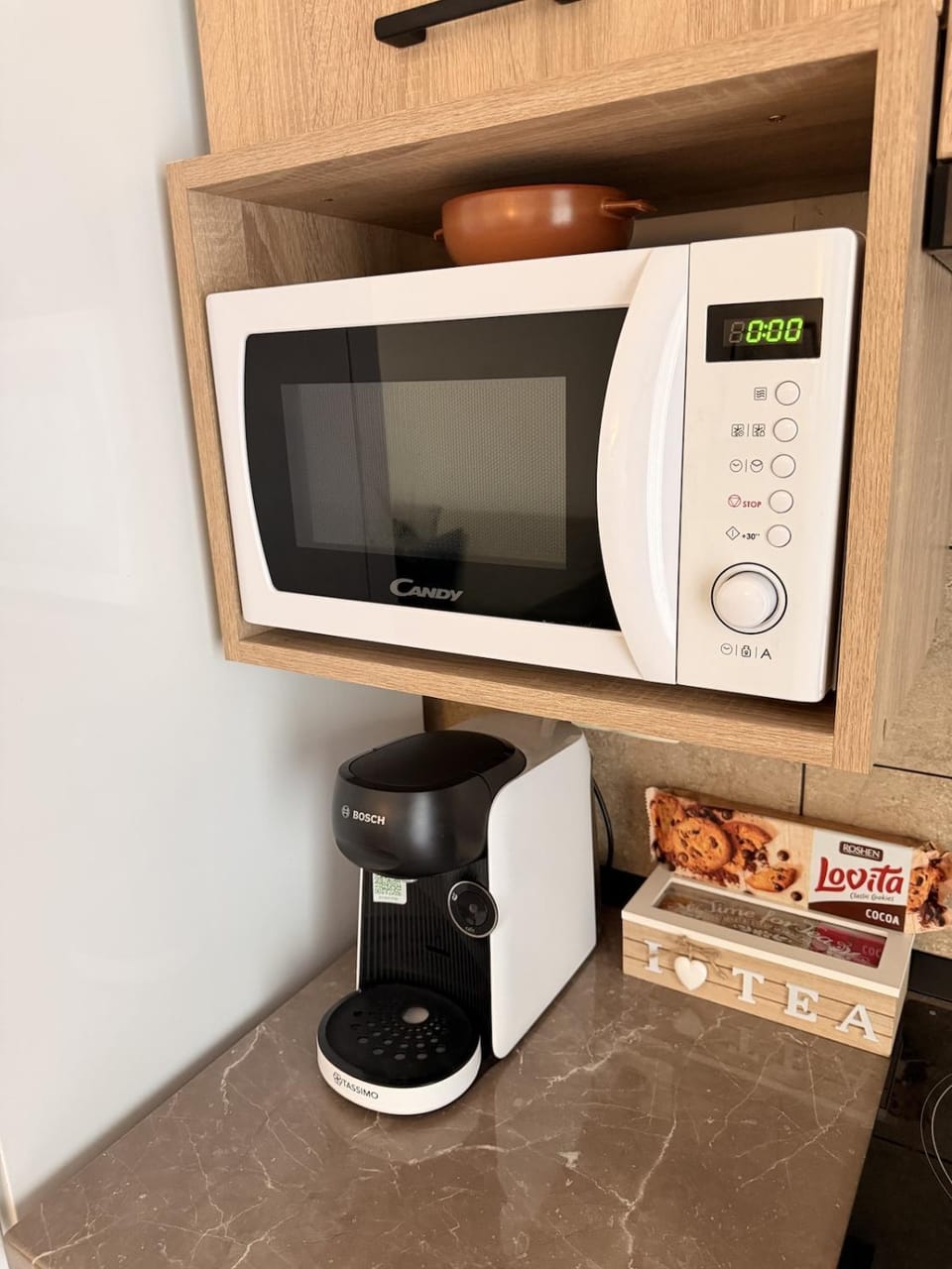 Coffee/tea facilities, Kitchen or kitchenette, microwave
