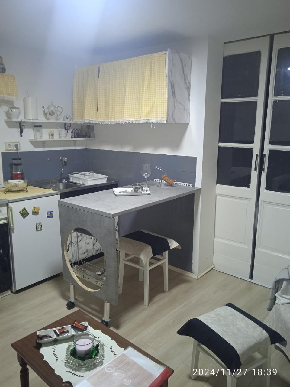 Kitchen or kitchenette, Dining area, minibar, pet friendly, stove