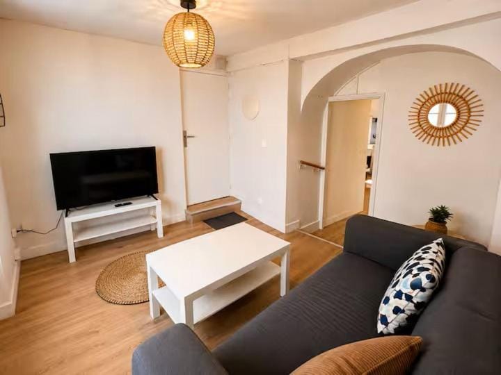 Communal lounge/ TV room, Living room, Seating area