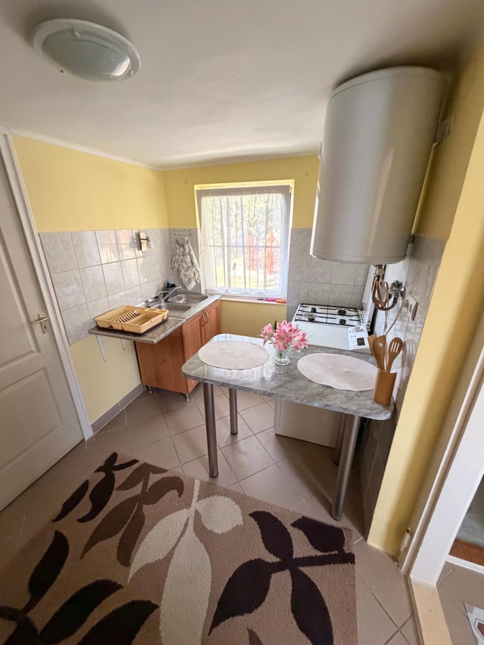 Kitchen or kitchenette