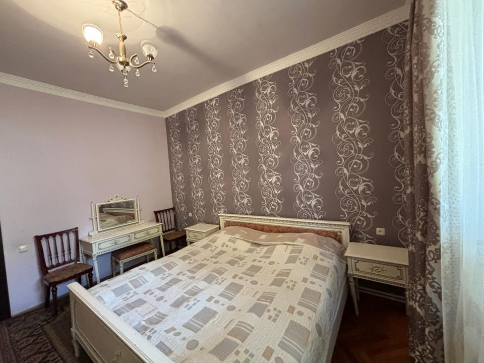 Quiet Garden Retreat Walk to Republic Sq House in Yerevan