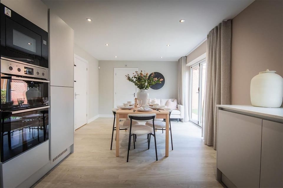 Kitchen or kitchenette, Dining area, oven, pet friendly, stove