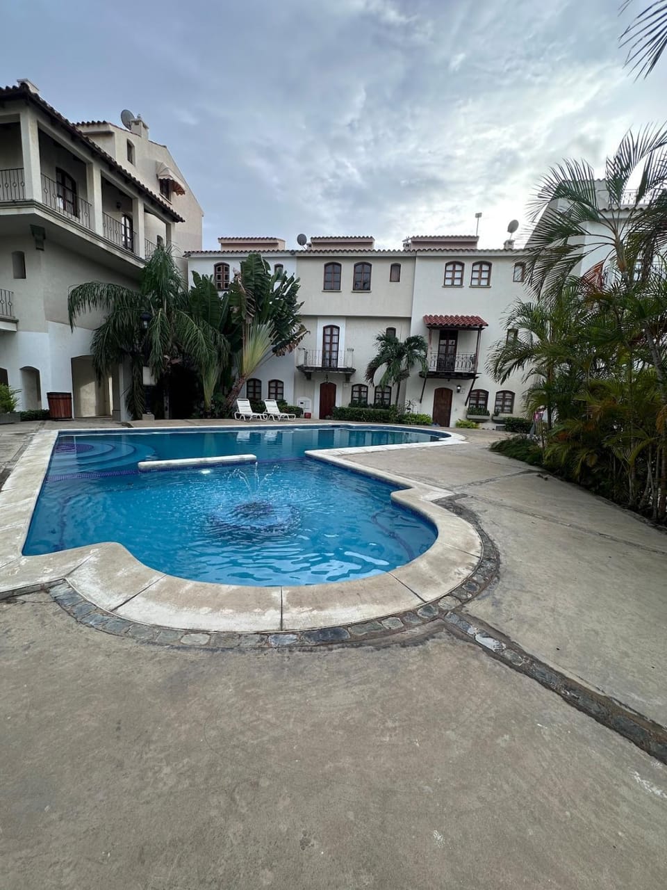 Property building, Day, Pool view, Swimming pool