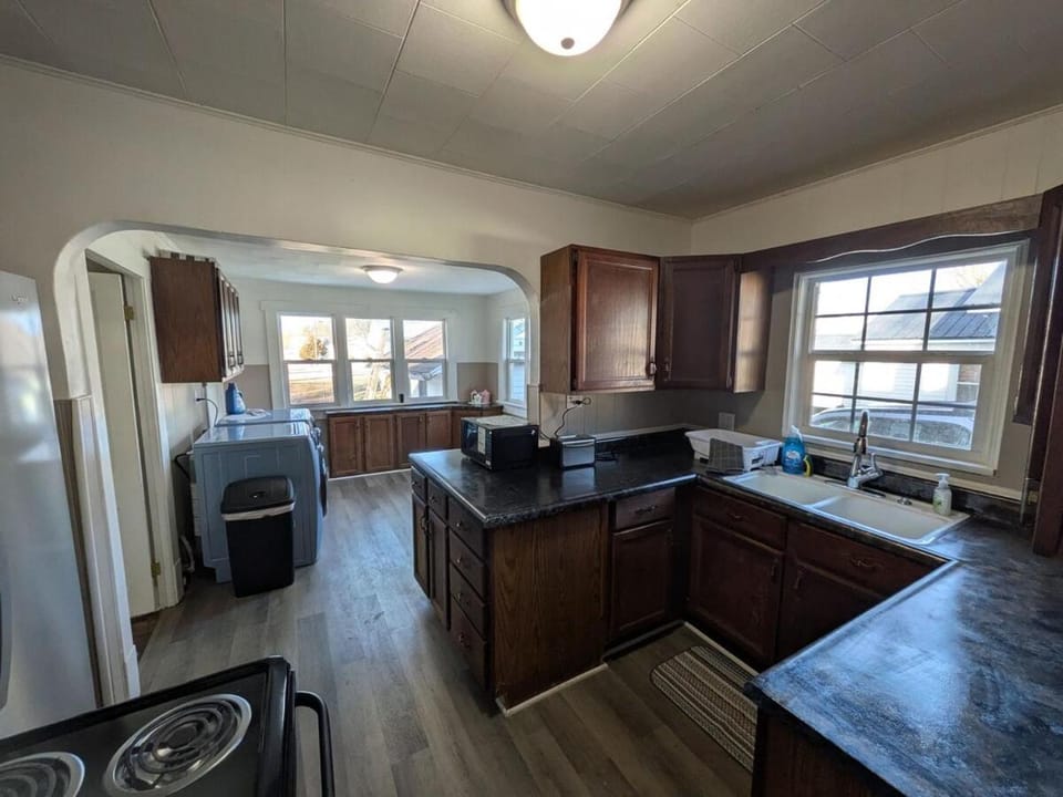 2 Bed/1 Bath Home in the Center of Town House in Illinois