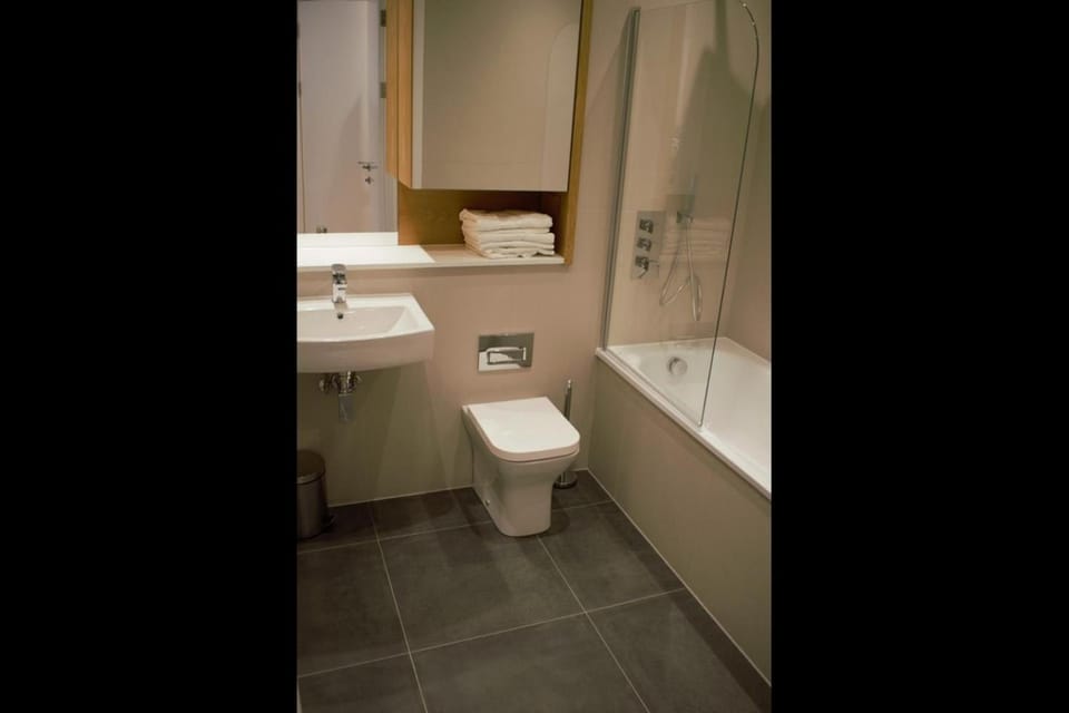 One bed flat with free secure parking in SL1 Apartment in Slough