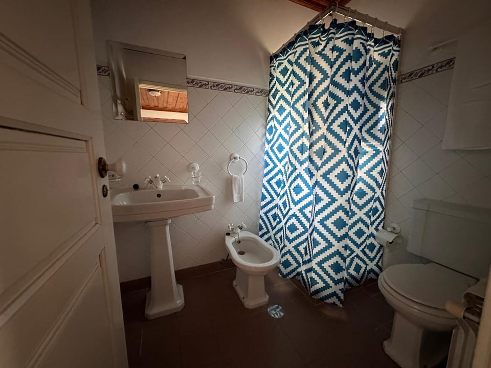 Shower, Toilet, Bathroom, bidet, towels