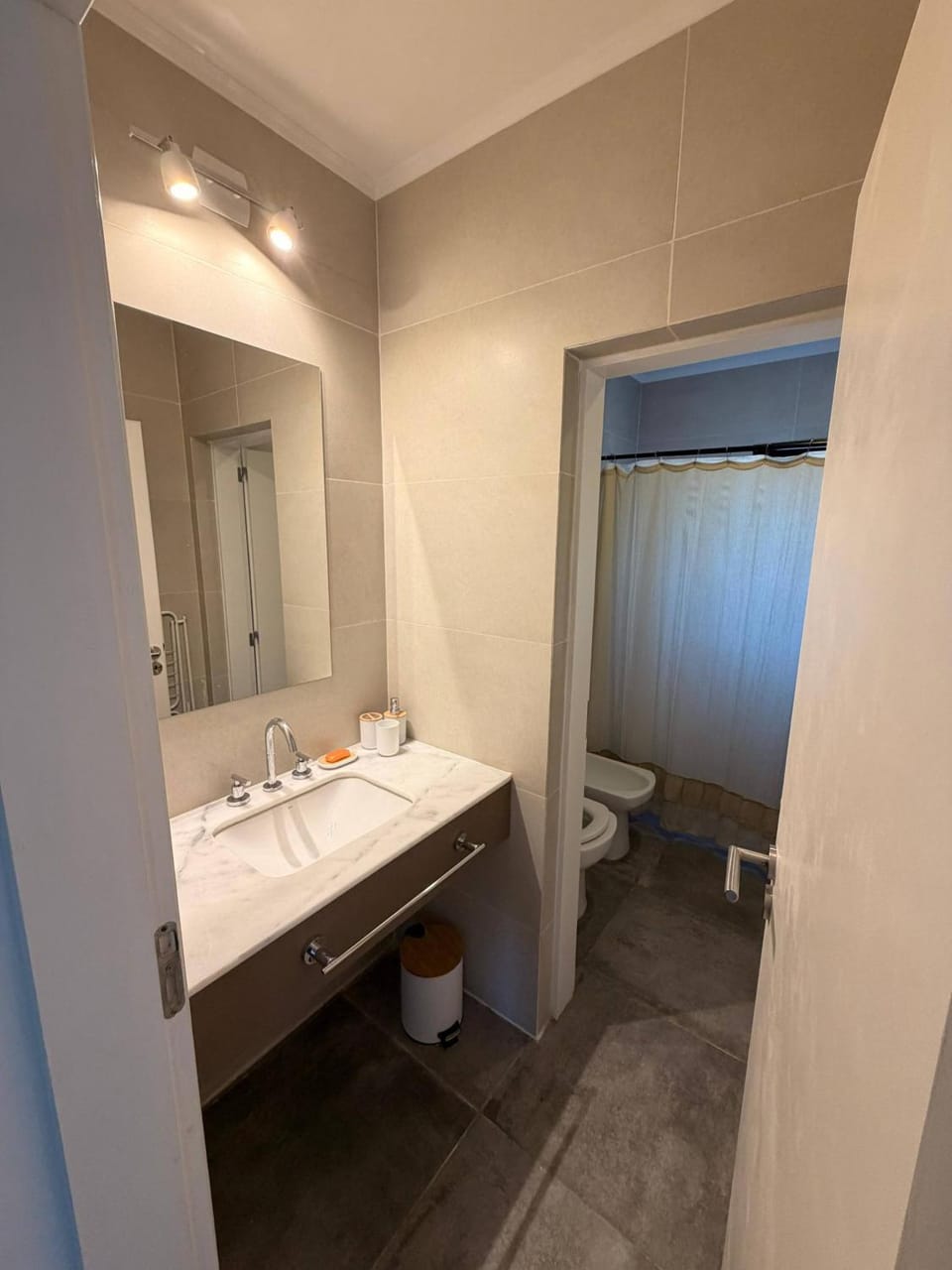 Shower, Toilet, Bathroom, bidet, towels