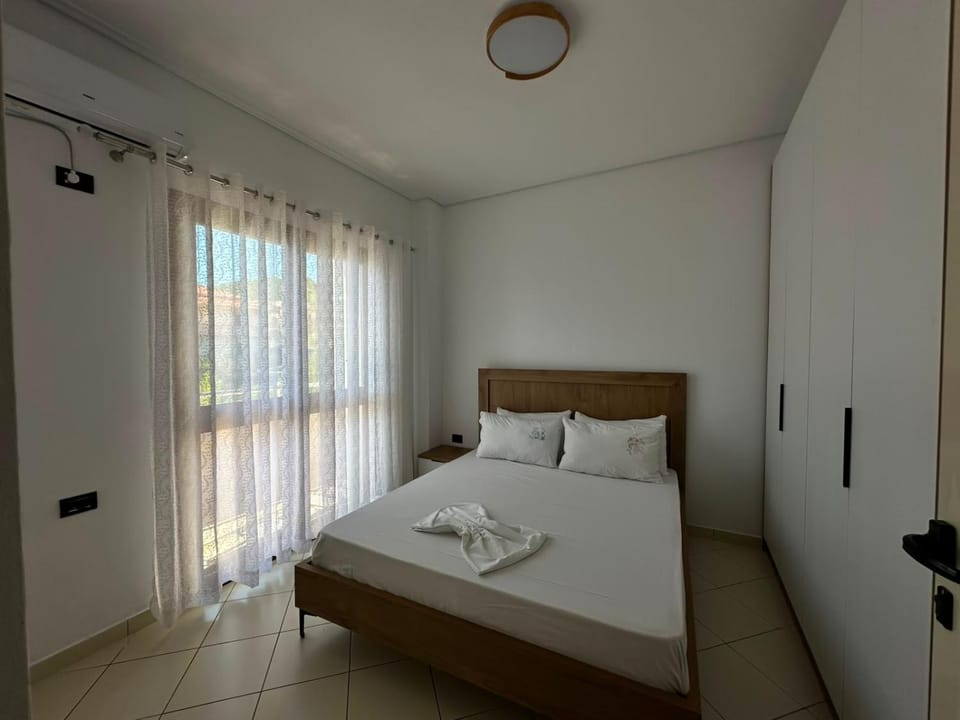 Bed, Bedroom, towels, wardrobe