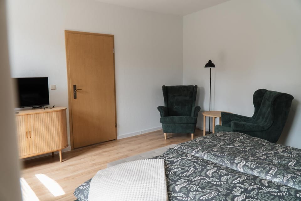 Communal lounge/ TV room, Bed, Seating area, Bedroom