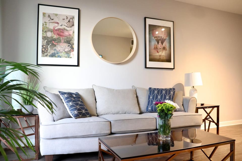 Heart of Santa Monica Free Parking Apartment in Santa Monica