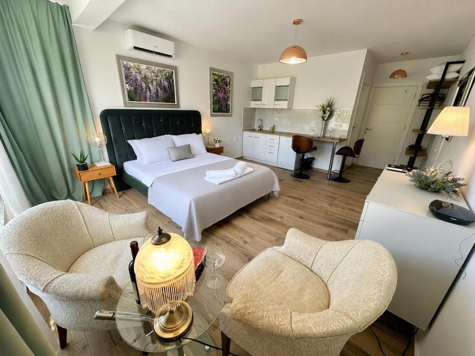 Living room, Bedroom